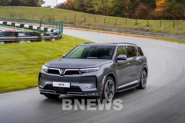 VinFast sẽ bàn giao SUV điện cỡ lớn VF 9 đầu tiên cho khách hàng từ ngày 27/3