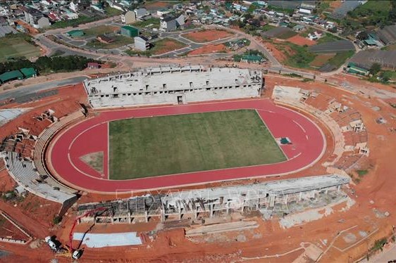 Chấm dứt hợp đồng nhà thầu không đủ năng lực xây dựng sân vận động Đà Lạt