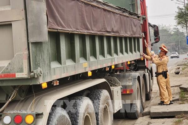 Hà Nội xử lý nhiều trường hợp xe quá tải