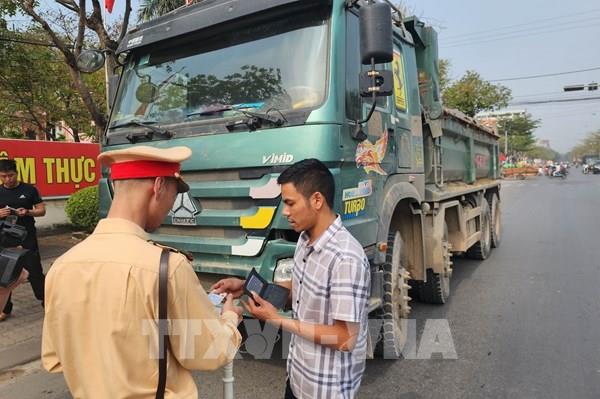 Hà Nội: Xử lý xe quá tải gây mất an toàn giao thông