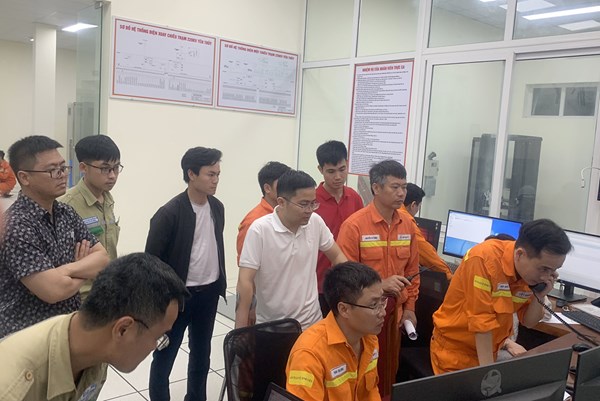 Đóng điện Trạm biến áp 220 kV Yên Thủy, đảm bảo điện cho tỉnh Hòa Bình trước mùa nắng nóng