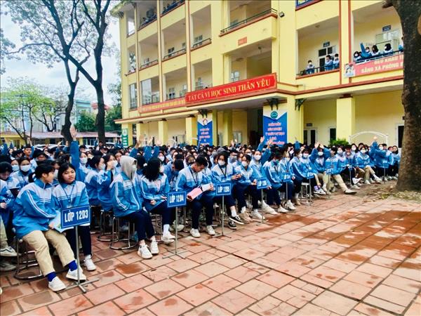 Học sinh 6 trường THPT “Cùng Canon khởi hành tới tương lai”