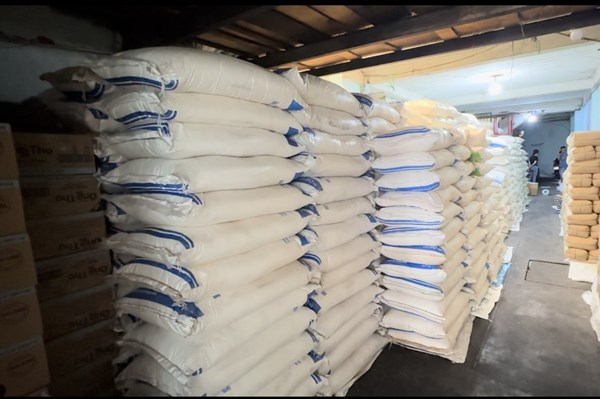 Tạm giữ 26,5 tấn đường cát Thái Lan có dấu hiệu nhập lậu