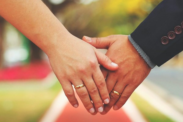 "Bão giá" gây khó cho các cặp đôi sắp kết hôn tại Hungary