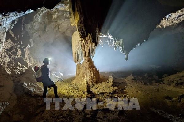 Hang động tuyệt đẹp, còn nguyên sơ ở Quảng Bình