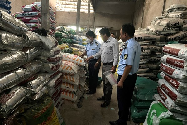 Phát hiện cơ sở có nhiều vi phạm trong kinh doanh phân bón