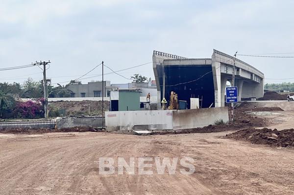 Hơn 600.000 m3 đất đắp còn thiếu tại cao tốc Phan Thiết – Dầu Giây được khơi thông