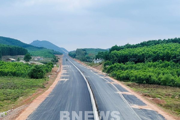 Nhiều hạng mục của cao tốc Cam Lộ - La Sơn vẫn chưa hoàn thành dù đã đến hạn