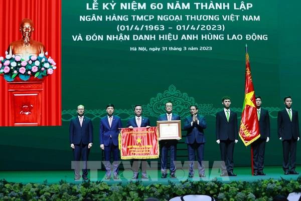 Thủ tướng: Vietcombank phát huy hơn nữa vai trò chủ lực, dẫn dắt thị trường