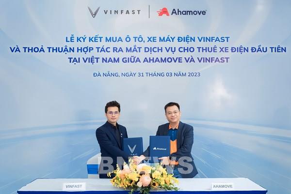 Ahamove mua 200 xe VinFast để triển khai dịch vụ cho thuê xe máy điện tại Việt Nam