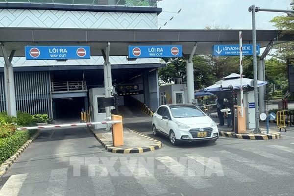 Tạm ngừng thu phí xe taxi khi qua nhà xe TCP tại sân bay Tân Sơn Nhất