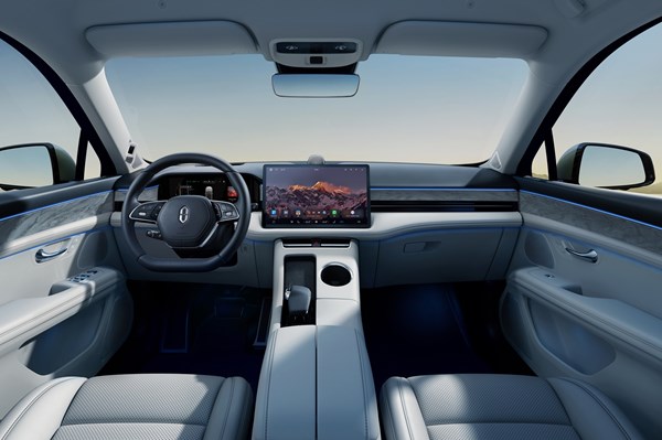 Huawei "thách thức" Tesla trong cuộc đua xe tự lái