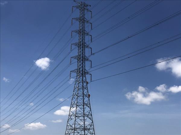 Hoàn thành thay dây chống sét đường dây 220kV Duyên Hải – Trà Vinh