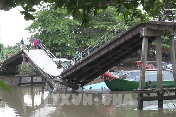 Người dân mỏi mòn chờ xây dựng lại cầu Phong Hòa (Đồng Tháp)