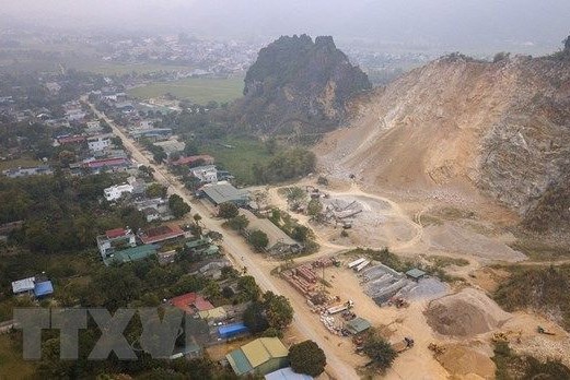 Hòa Bình tạm dừng việc nổ mìn khai thác mỏ ảnh hưởng đến người dân