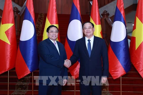 Thủ tướng Phạm Minh Chính gặp Thủ tướng Lào Sonexay Siphandone