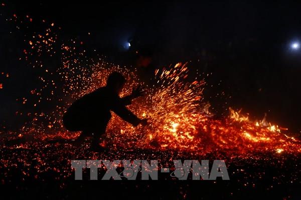  Độc đáo lễ Nhảy lửa của người Pà Thẻn ở Lâm Bình (Tuyên Quang)