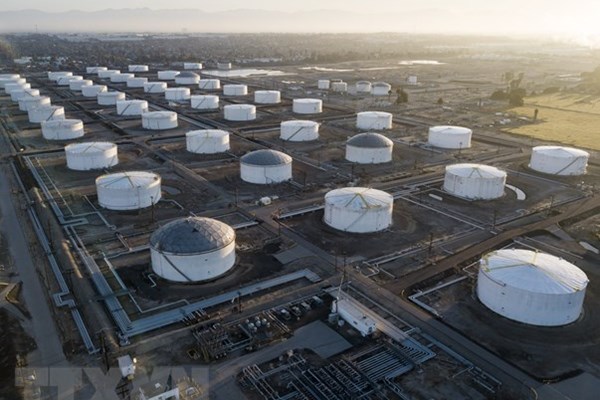 Sau quyết định của Fed, giá dầu thế giới tiếp tục giảm