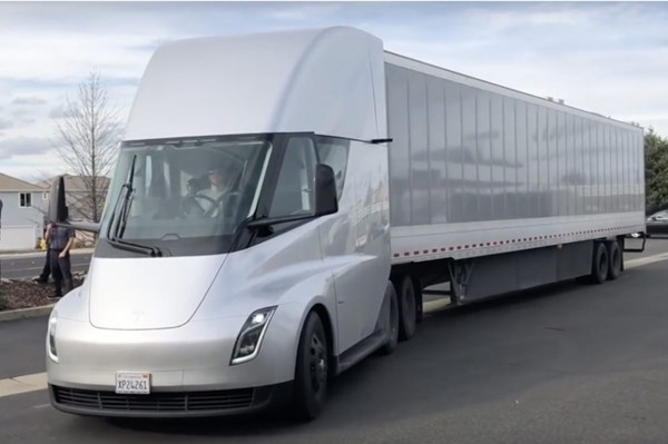 Tesla sử dụng pin sắt cho xe điện để có giá cả phải chăng