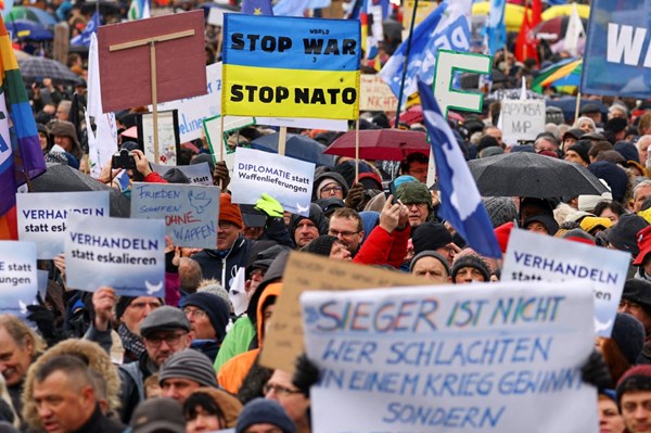 Tuần hành tại 70 thành phố ở Đức kêu gọi đàm phán giải quyết xung đột Ukraine