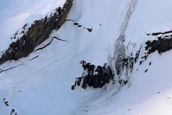 Lở tuyết trên dãy núi Alps thuộc Thụy Sĩ, 9 vận động viên bị thương