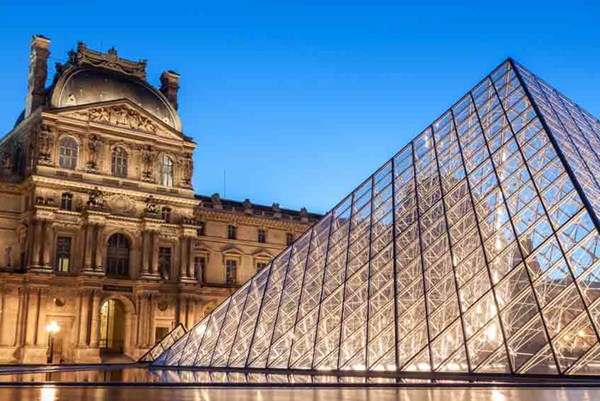Bảo tàng Louvre - viên kim cương giữa lòng nước Pháp