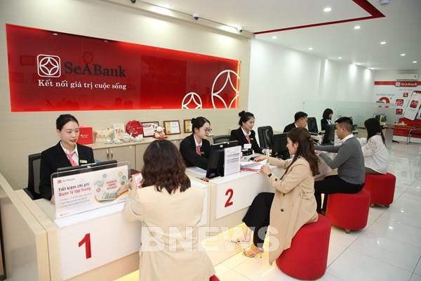 Doanh thu tụt dốc, ngân hàng vẫn thu nghìn tỷ từ bán chéo bảo hiểm