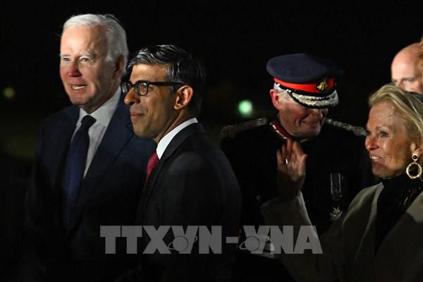 Thủ tướng Anh chào đón Tổng thống Mỹ Joe Biden đến Belfast, Bắc Ireland