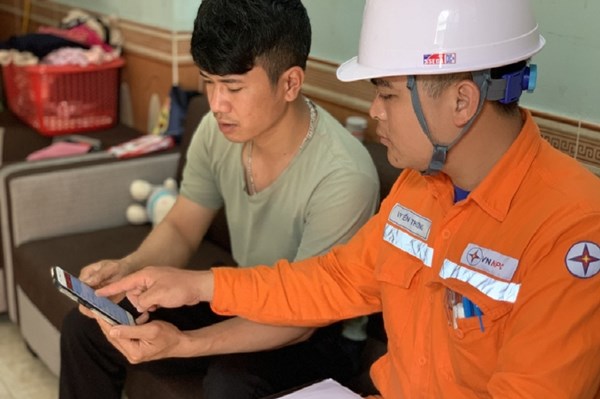 Điện lực Văn Lãng thúc đẩy thanh toán không dùng tiền mặt