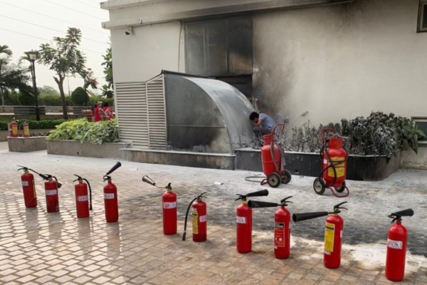Thành phố Hồ Chí Minh: Truy tìm đối tượng nhiều lần đốt sảnh chung cư