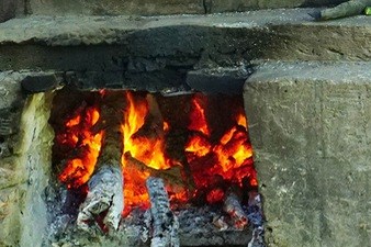 Sập lò đốt củi than tại Gia Lai, bốn người bị thương