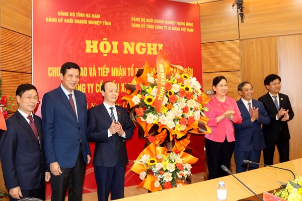 VICEM tiếp nhận chuyển giao tổ chức Đảng và đảng viên của VICEM Bút Sơn 