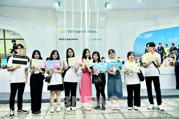 Vietnam Airlines Group đón hàng chục nghìn khách đến Hội chợ VITM Hà Nội 2023