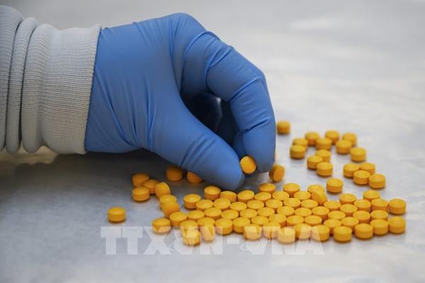 Mỹ trừng phạt các công ty Trung Quốc sản xuất trái phép thuốc giảm đau fentanyl