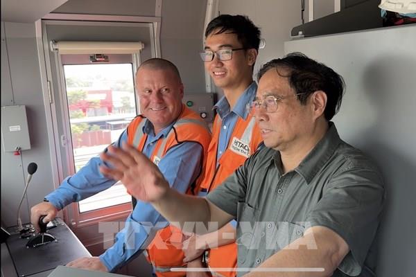 Thủ tướng kiểm tra các dự án đầu tư công và chăm sóc sức khỏe nhân dân Thành phố Hồ Chí Minh