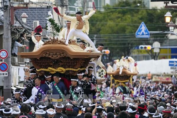 Lật xe diễu hành Danjiri ở Nhật Bản, nhiều người bị thương