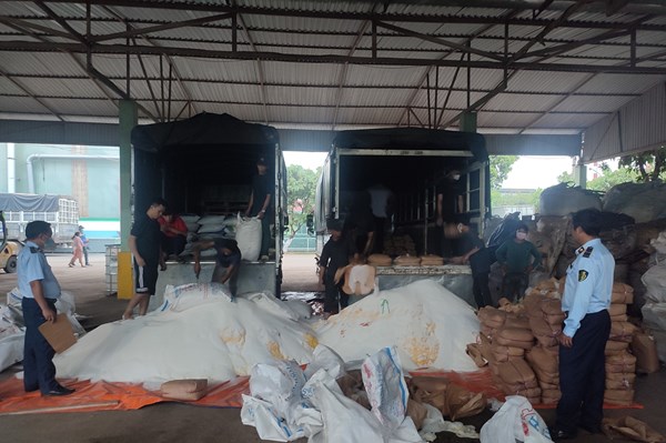 Tiêu hủy trên 65 tấn đường cát nhập lậu, không rõ nguồn gốc xuất xứ