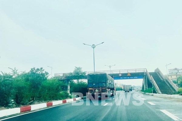 Khắc phục điểm tiềm ẩn tai nạn giao thông trên Quốc lộ 10 đoạn qua Hải Phòng