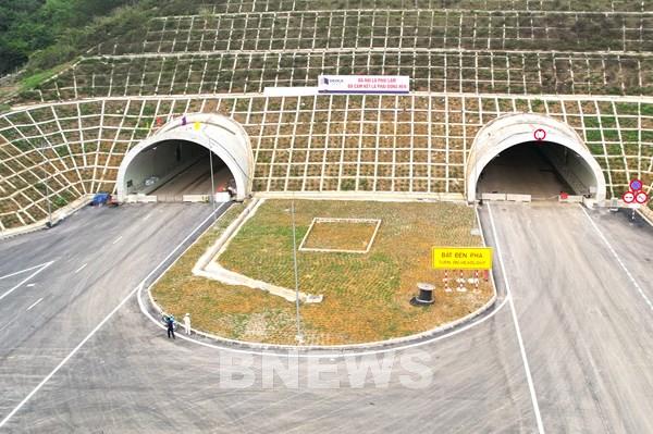Hoàn thành hầm Thung Thi, cao tốc Mai Sơn - Quốc lộ 45