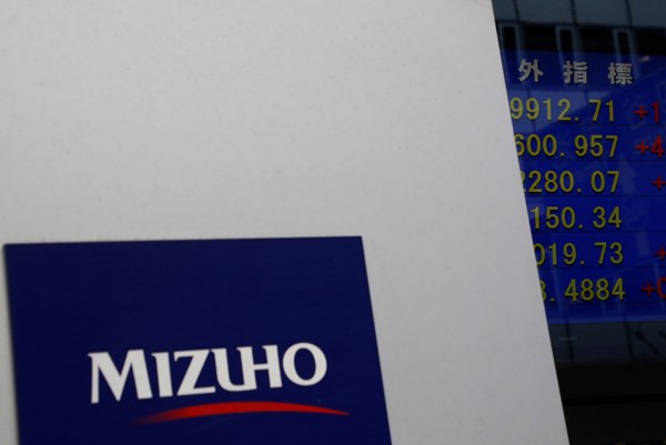 Mizuho bị “tuýp còi” vì định giá thấp trong các thương vụ IPO