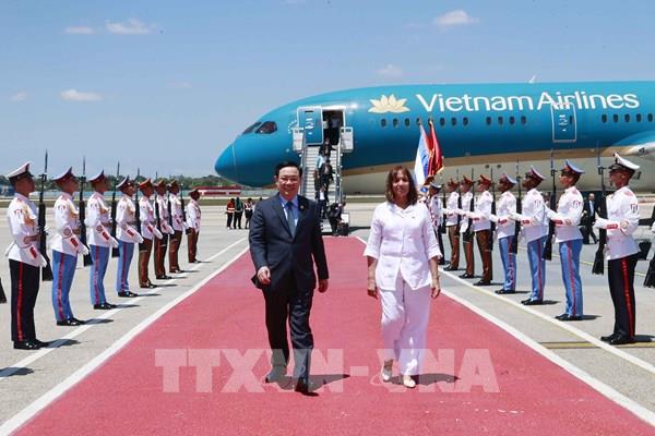 Chủ tịch Quốc hội Vương Đình Huệ bắt đầu thăm chính thức Cuba