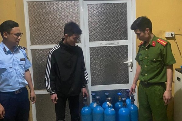  Liên tiếp phát hiện 3 vụ vận chuyển các bình khí N2O trong khu đô thị