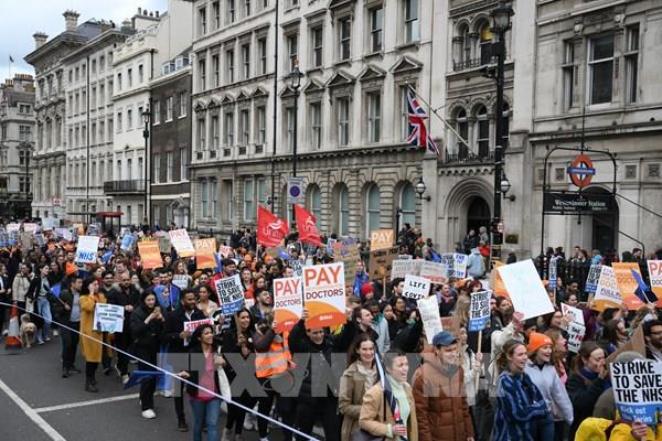 Nhiều nước đối mặt với đình công quy mô lớn