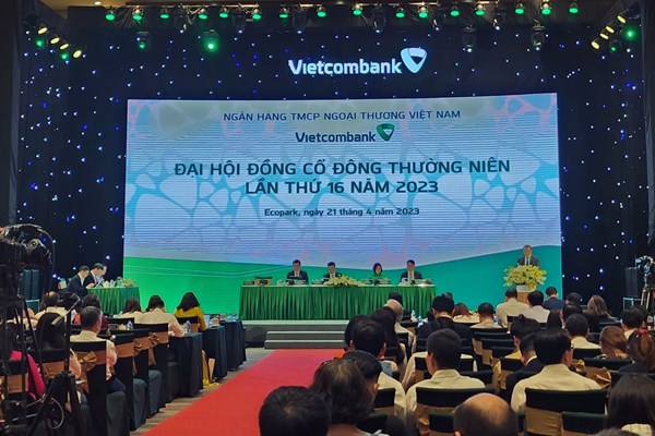 Đại hội cổ đông ngân hàng lại "nóng" chuyện sáp nhập
