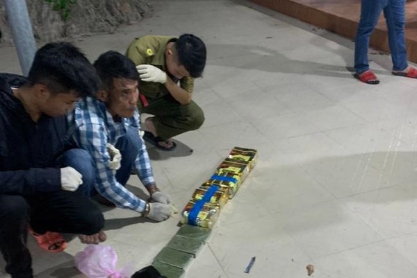 Thu nhiều kg ma túy đá, gần 20 bánh heroin trong vụ CSGT bị tông ở Long An