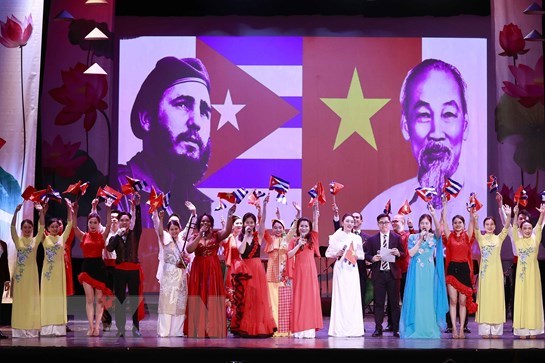 Việt Nam hỗ trợ Cuba nghiên cứu khả năng sản xuất các nhạc cụ