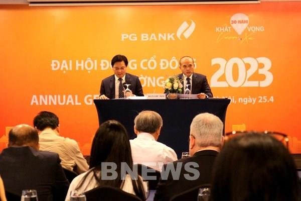 Nhiều ngân hàng liên tục thay đổi "ghế nóng"