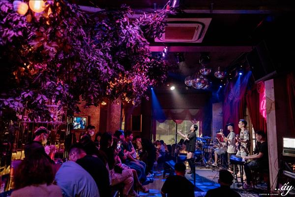 Top những quán cà phê nhạc sống "gây thương nhớ" ở Hà Nội