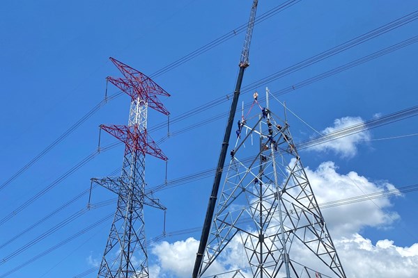 Hoàn thành di dời các điểm giao chéo đường dây 500 kV với cao tốc Bắc Nam, đoạn qua Bình Thuận