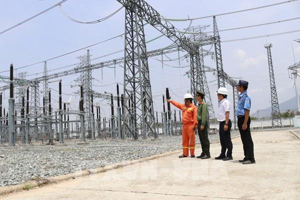 Truyền tải điện Ninh Thuận kiểm tra việc đảm bảo an toàn vận hành hệ thống